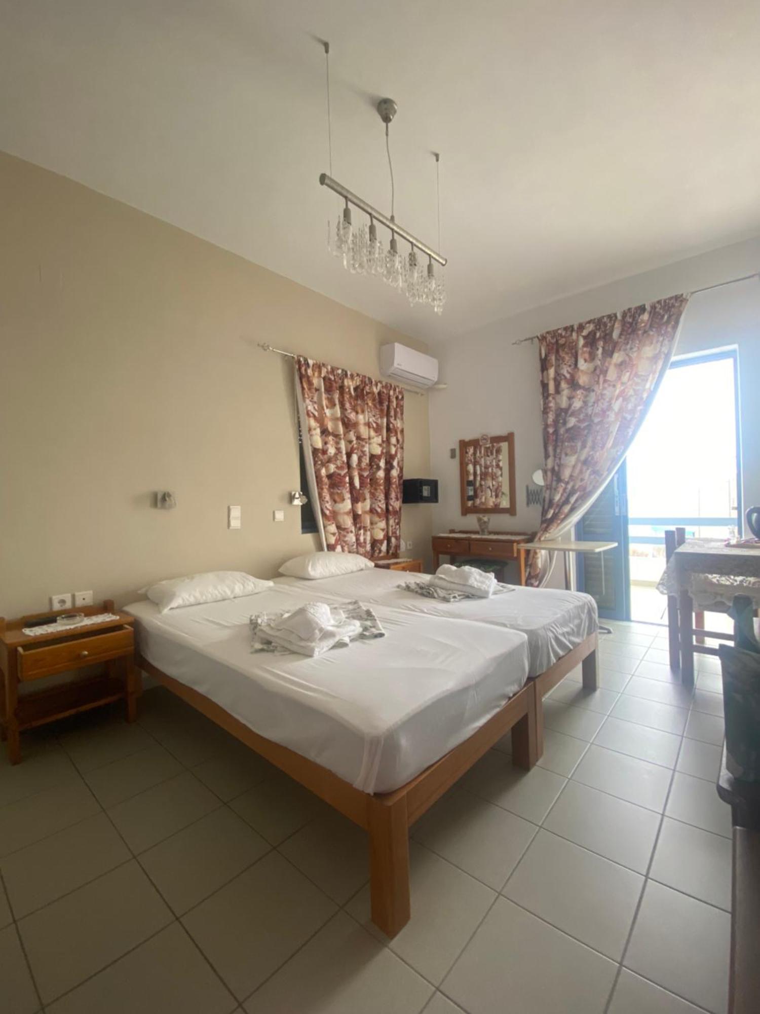 Adamas Rooms Palaiochora Dış mekan fotoğraf